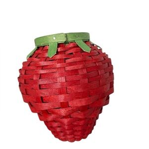 Dresden & Co. Woven Strawberry Shaped Basket Cottage Longaberger Style 7” USA